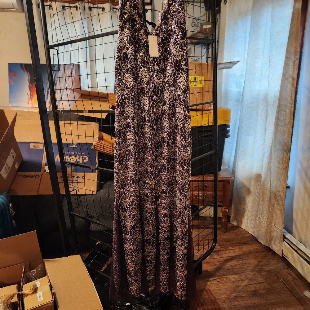 Brand New With Tags Womans Purple and White Flower Pattern Maxi Dress - Picture 3 of 9